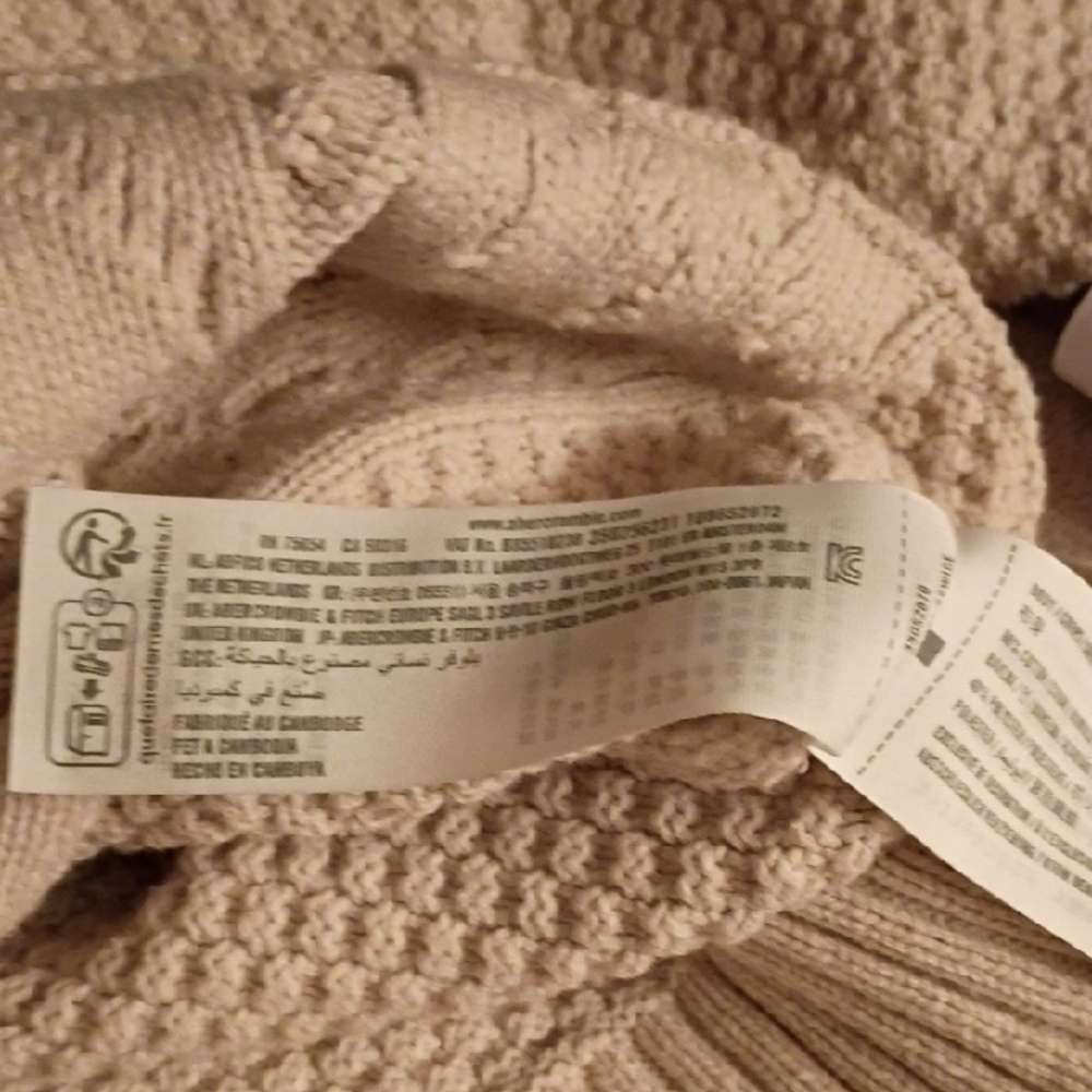 Hollister Light Beige Cable Knit Sweater - Picture 6 of 8